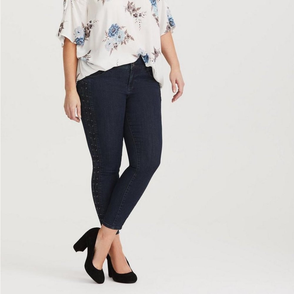 Plus Size 26 Torrid Jegging Jeans Dark Wash side lace-up Womens stretchy